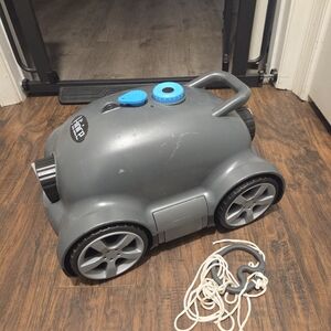 Hinice Cordless Robotic Pool Cleaner – 150 Min Runtime, 2200 Sq.Ft Coverage (vac